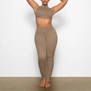 skims‎ sw-pnt-0073 color dessert